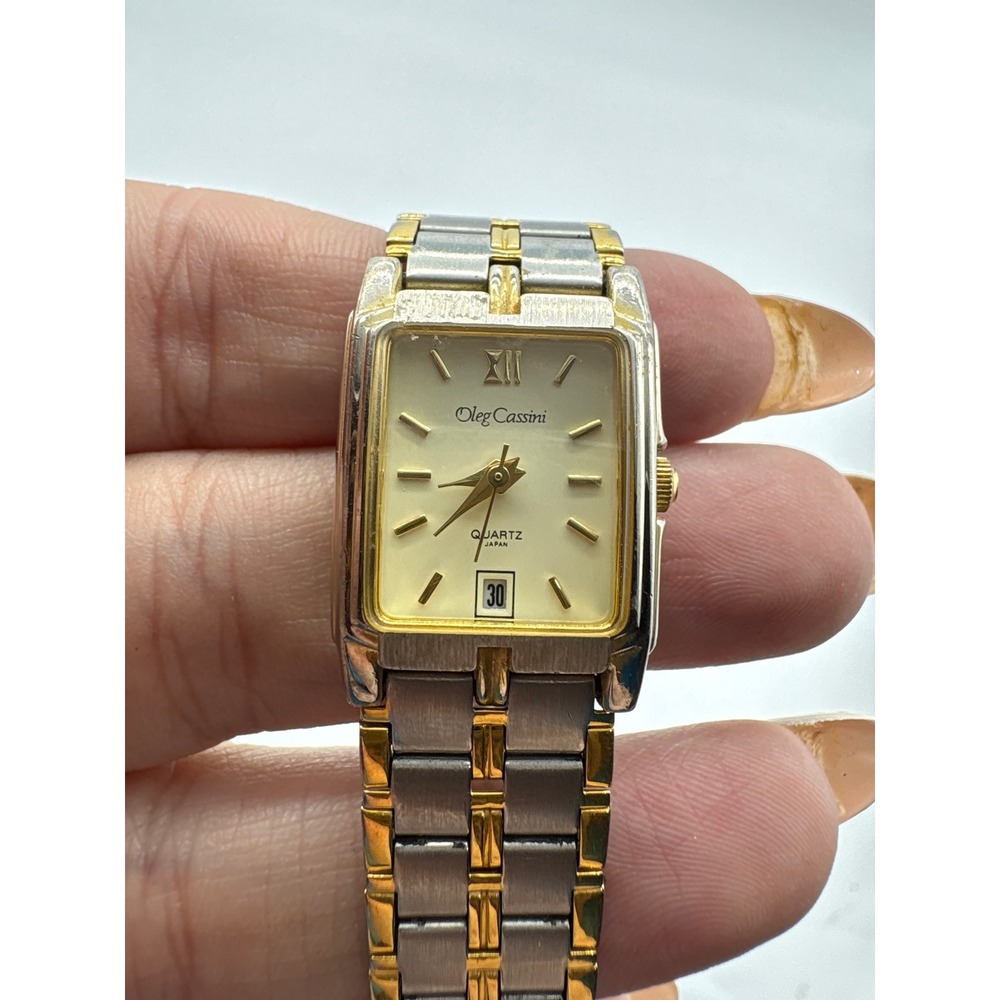 Oleg‎ Cassini Womens Two Tone Rectangular Quartz Watch Silver Gold needs battery